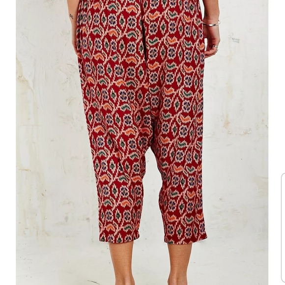 Urban Outfitters Ikat Red Colorful Boho Floral Patterned Capri Soft Lounge Pants - Picture 11 of 12